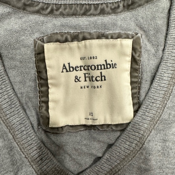 abercrombie & fitch vneck sweater - Picture 2 of 2